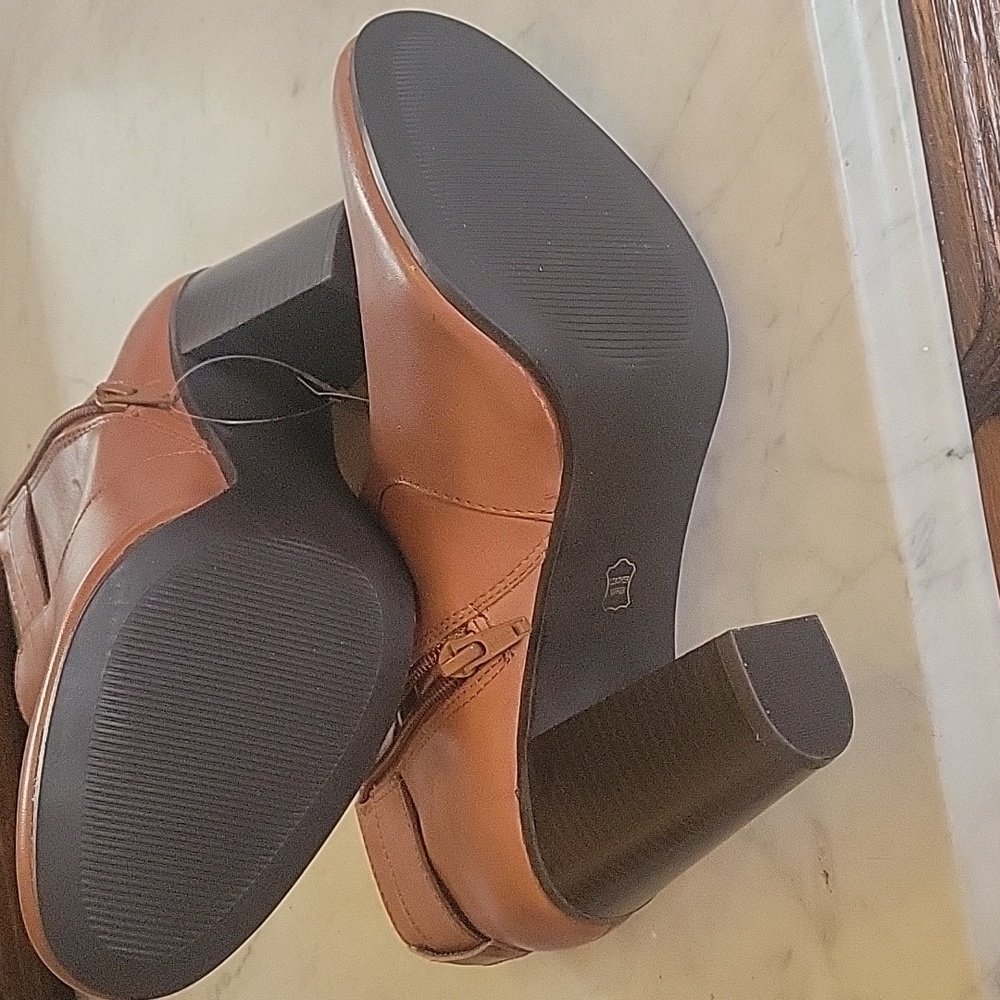 LIZ CLAIBORNE Caramel Leather Zip Ankle Booties 9M NWT - Picture 10 of 12